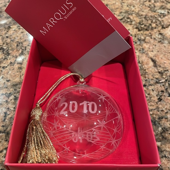 Marquis by Waterford Christmas ball ornament 2010 in original box - Picture 2 of 3